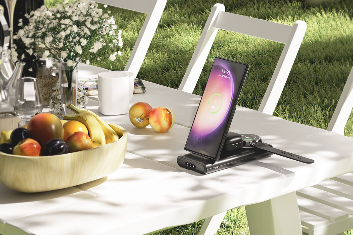 Compatible with Galaxy Watch 6, the SwanScout 301S provides magnetic alignment and fast wireless power in a portable design.