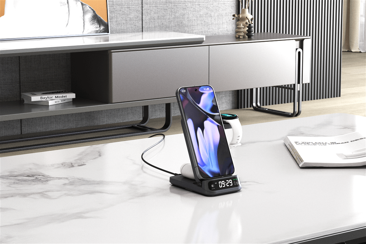 Equipped with a durable silicone pad, SwanScout 708G2 maintains stability even with the Pixel 9 Pro Fold, outperforming many traditional Pixel stands.